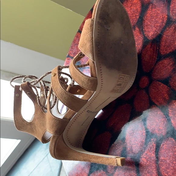 Beautiful 🌟 suede 👠 open toe 🌟 heels - Picture 5 of 7